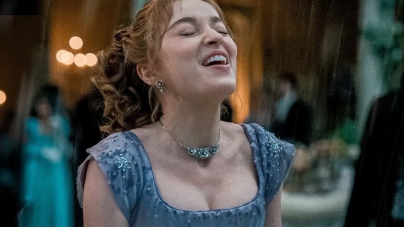 Phoebe Dynevor as Daphne Bridgerton in the waltz scene